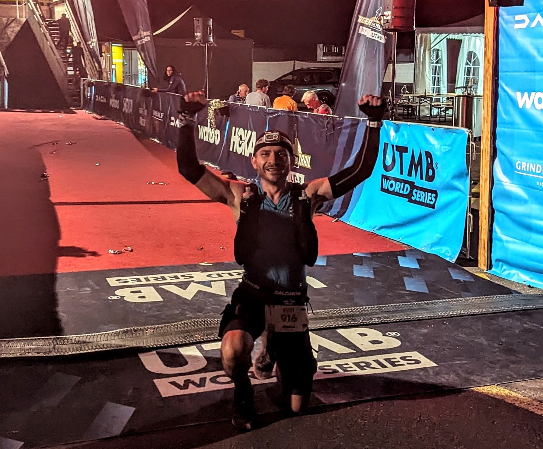 Markus E101 EigerUltra - Markus im Ziel - SCHORK Soorts