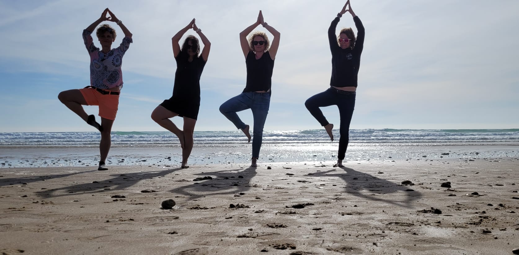 Kleine Yogarunde am Strand -Laufreise Conil de la Frontera-SCHORK Sports